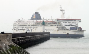 Un millier d'Anglais va pouvoir venir gratuitement à Calais.