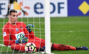 Yohann Pelé a marqué le premier but du soir contre-son-camp, lançant une soirée placée sous le signe du WTF.