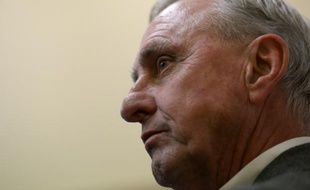 L'ancien footballeur néerlandais Johan Cruyff en conférence de presse, le 19 novembre 2015 à Barcelone