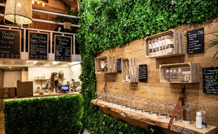 Dans sa boutique au coeur du Marais, le Chanvrier français commercialise une gamme de produits "bien-être" autour du CBD.