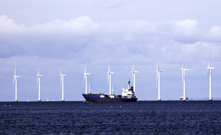 Illustration d'un parc éolien offshore au Danemark