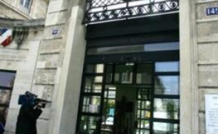 Deux frères siamois âgés de huit mois, Imahagaga et Imahalatsa, ont été séparés mercredi matin à Paris par l?équipe du Professeur Yann Révillon, chef du service de chirurgie viscérale de l?hôpital Necker-Enfants Malades, a annoncé jeudi l'Assistance Publique-Hôpitaux de Paris.