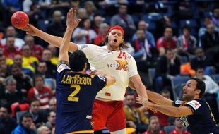 Le Danemark s'est qualifié pour sa deuxième finale en un an vendredi à l'Euro de handball en Serbie grâce à sa victoire 25-24 sur l'Espagne lors de la première demi-finale.