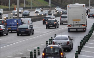 Les Français sont parfois confrontés aux embouteillages pour se rendre au travail.