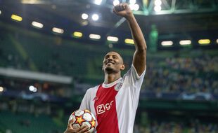 Sébastien Haller a bien mérité de repartir avec le ballon du match.