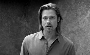 Brad Pitt dans la publicité de Chanel pour N°5.