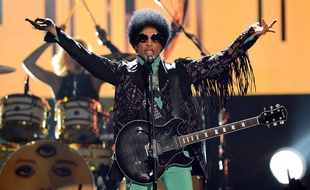 Prince sur scène lors des Billboard Music Awards à Las Vegas, le 19 mai 2013.