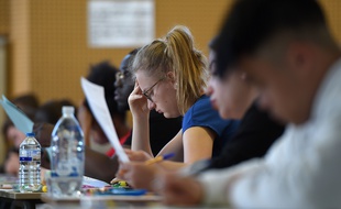 Des candidats au bac à Strasbourg le 17 juin 2019. FREDERICK FLORIN / AFP)
