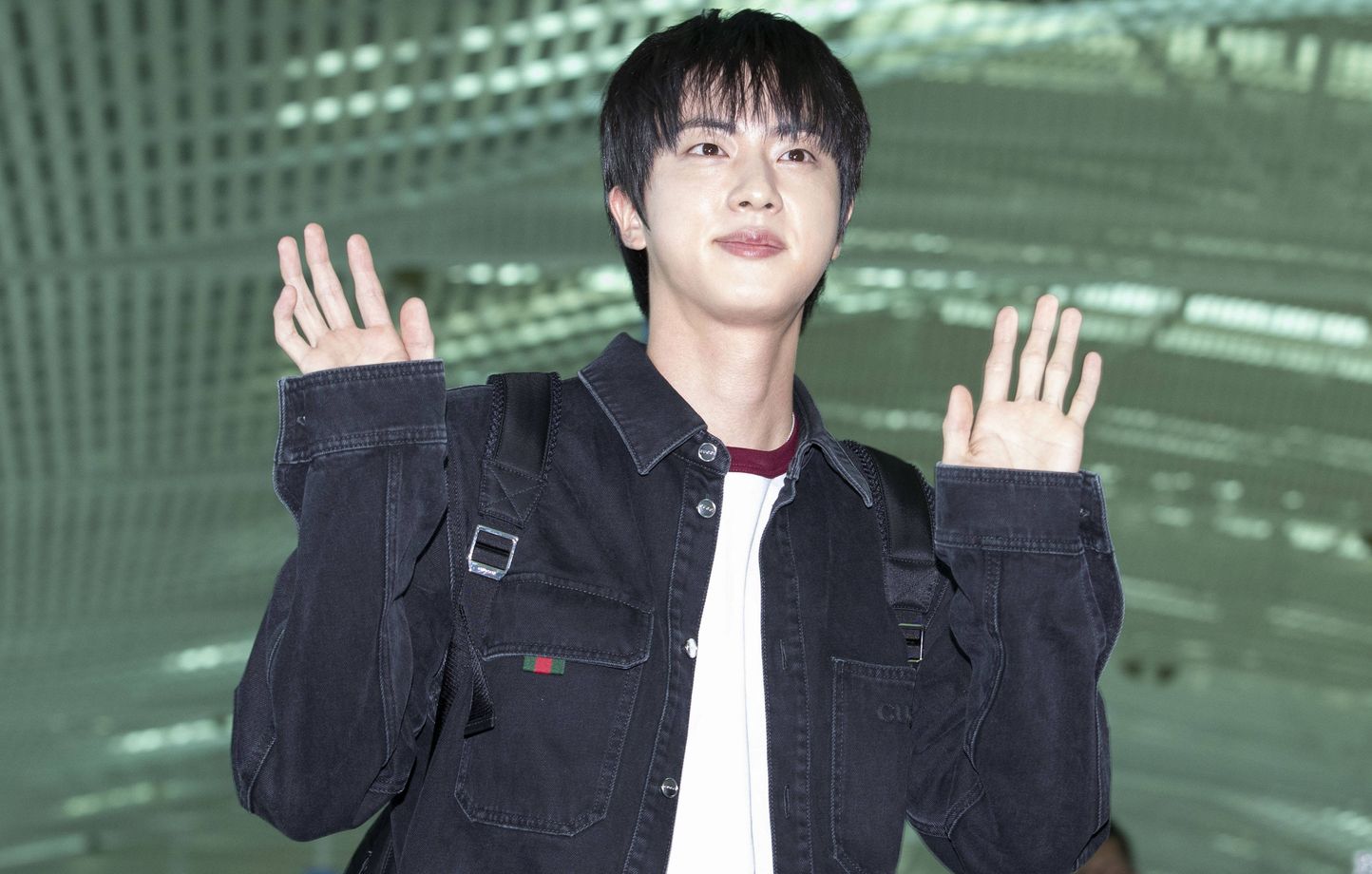 Jin, le chanteur du groupe de K-pop BTS, était invité à la fashion week de Milan en septembre, signe que sa popularité et son style ont largement dépassé les frontières de l'Asie. 