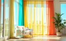 Adoptez des voilages légers et colorés : l’astuce facile pour une maison fraîche et lumineuse tout l’été