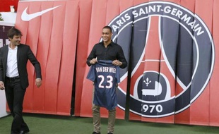 L'arrière droit néerlandais Gregory van der Wiel, recruté le 3 septembre en provenance de l'Ajax Amsterdam, a dit être venu au PSG "pour jouer, pas pour être le N.2" à son poste, jeudi lors de sa conférence de presse de présentation.