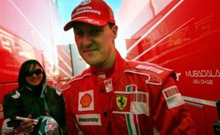 L'Allemand Michael Schumacher et le chauffeur de taxi qui lui avait laissé le volant sur le chemin de l'aéroport pour que le septuple champion du monde de Formule 1 puisse attraper son avion, pourraient être condamnés à des amendes.