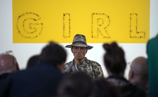 Pharrell Williams, commissaire de l'exposition GIRL à la Galerie Perrotin, le 26 mai 2014