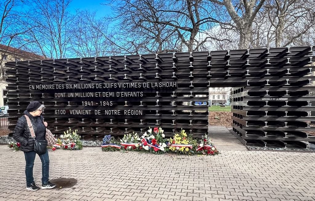 Lyon : « Un acte intolérable »... Un tag « Free Gaza » peint sur un mémorial de la Shoah