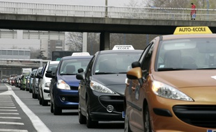 Lors d'une précédente manifestation des auto-écoles sur le périphérique toulousain.