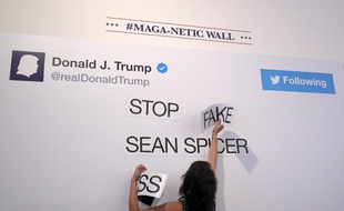 Une émission satirique américaine présente la Twitter-bibliothèque présidentielle de Donald Trump.