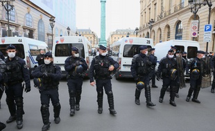 Des policiers à Paris, le 10 octobre 2020.