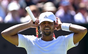 Jo-Wilfried Tsonga contre Muller à Wimbledon, le 30 juin 2015.