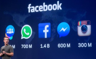 Mark Zuckerberg, fondateur de Facebook, présente une nouvelle version de la plateforme Messenger, lors du sommet F8 à San Francisco en Californie, le 25 mars 2015
