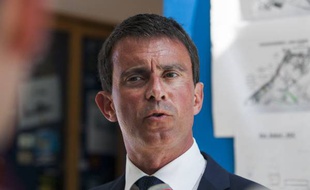 Manuel Valls, le 15 août, sur la base aérienne de Hyères, dans le Var.