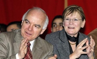 Marie-George Buffet et Julien Dray ont encouragé ensemble mercredi à Montreuil (Seine-Saint-Denis) le maire sortant Jean-Pierre Brard (app-PCF), "candidat de la gauche rassemblée" face à sa rivale Dominique Voynet (Verts) accusée de "fragiliser" la gauche.