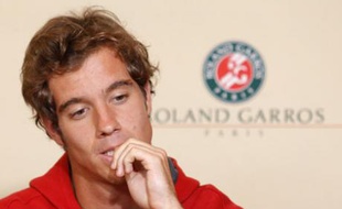 Richard Gasquet of France holds a news conference after he withdrew from the French Open tennis tournament at Roland Garros in Paris May 26, 2008. REUTERS/Benoit Tessier (FRANCE)