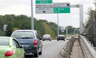 Fin 2021, les bus et les cars pourront circuler sur la bande d'arrêt d'urgence sur la RN 137 entre Rennes et Nantes.