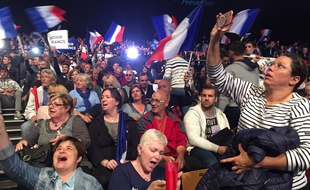 Des sympathisants venus au meeting de Marine Le Pen le 27 avril 2017 à Nice