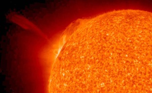 Une explosion à la surface du soleil.