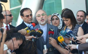 Des membres des Gardiens de la révolution et de militaires "à la retraite" font partie des otages iraniens enlevés samedi par les rebelles syriens, a affirmé le ministre iranien des Affaires étrangères, Ali Akbar Salehi, cité mercredi par l'agence Isna.