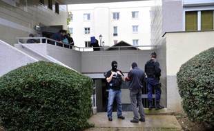 Quatre hommes interpellés en début de semaine dans l'enquête antiterroriste sur la cellule islamiste de Cannes et Torcy démantelée en octobre, ont été déférés.
