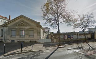 Les étudiants ont été dispersés au moyen de gaz lacrymogènes.
