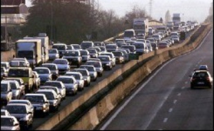 Dans un communiqué commun publié à Madrid à l'issue de leurs conseils d'administration respectifs, les deux groupes ont confirmé leur intention de créer le numéro un mondial du secteur avec 6.713 kilomètres d'autoroute gérés, dans 16 pays, soit le réseau "le plus vaste au monde".
