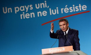 François Bayrou, candidat du MoDem à la présidentielle, lors de son premier meeting de campagne, à Dunkerque, mercredi 19 janvier 2012.