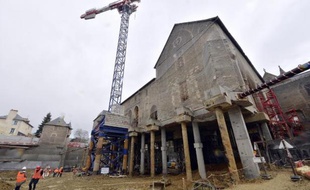 Un couvent du XIVe siècle perché à plus de 10 mètres pour la construction d'un centre des congrès à Rennes, le 30 janvier 2015