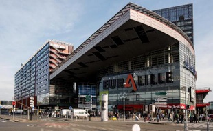 Vue du centre commercial d'Euralille, dessiné par l'architecte Jean Nouvel, le 30 octobre 2014