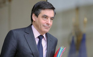 Le Premier ministre François Fillon sur le perron de l'Elysée, le 23 février 2011
