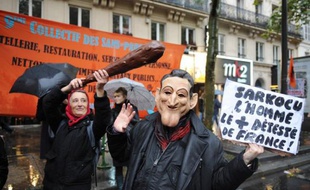 Quarante-huit heures après de nouvelles manifestations, moins suivies que précédemment - entre 375.000 personnes et 1,2 million, selon les sources -, les huit centrales syndicales (CGT, CFDT, CFE-CGC, CFTC, FO, FSU, Solidaires et Unsa) se retrouvent au siège de la CGT à 18H00 pour fixer les modalités d'action d'un nouveau "rendez-vous" dans la semaine du 22 au 26 novembre.
