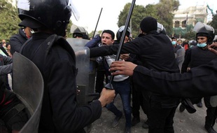 Heurts près de la place Tahrir au Caire, le 27 janvier 2013.