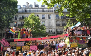 Le défilé est parti de Montparnasse pour rejoindre République. (Christophe ARCHAMBAULT / AFP)
