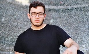 L'auteur, compositeur et interprète Yadam Andres.