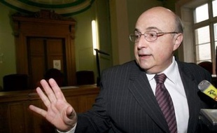 Le représentant de la Chancellerie a demandé jeudi au Conseil supérieur de la magistrature (CSM) de retirer à Gérald Lesigne ses fonctions de procureur de la République de Boulogne-sur-Mer, et de le déplacer, considérant qu'il était en partie responsable du fiasco d'Outreau.