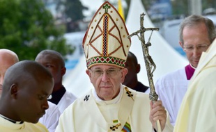 Le pape François célèbre une messe en plein air à l'Université de Nairobi, le 26 novembre 2015 au Kenya