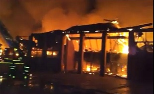 Capture d'écran sur l'incendie qui a ravagé la Cité des Sciences à Naples (Italie) le 4 mars 2013.