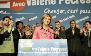 La chef de file UMP s'est exprimée vers 21 h 30 devant les militants venus l'acclamer.
