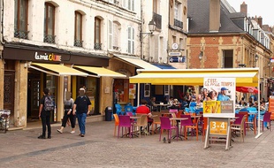 Seuls certains sandwichs au poulet commercialisés par La Mie Câline sont halals (photo d'illustration).