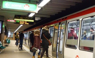 A Lyon, plusieurs candidats à la mairie de Lyon proposent de cérer une nouvelle ligne de métro pour améliorer le réseau TCL.