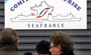 Décidés à ne "rien lâcher", mais "usés" par les multiples rebondissements autour du sort de leur compagnie, les marins CFDT de SeaFrance, venus à Paris pour être fixés sur leur sort par le tribunal de commerce, oscillaient lundi entre espoir, colère et inquiétude.