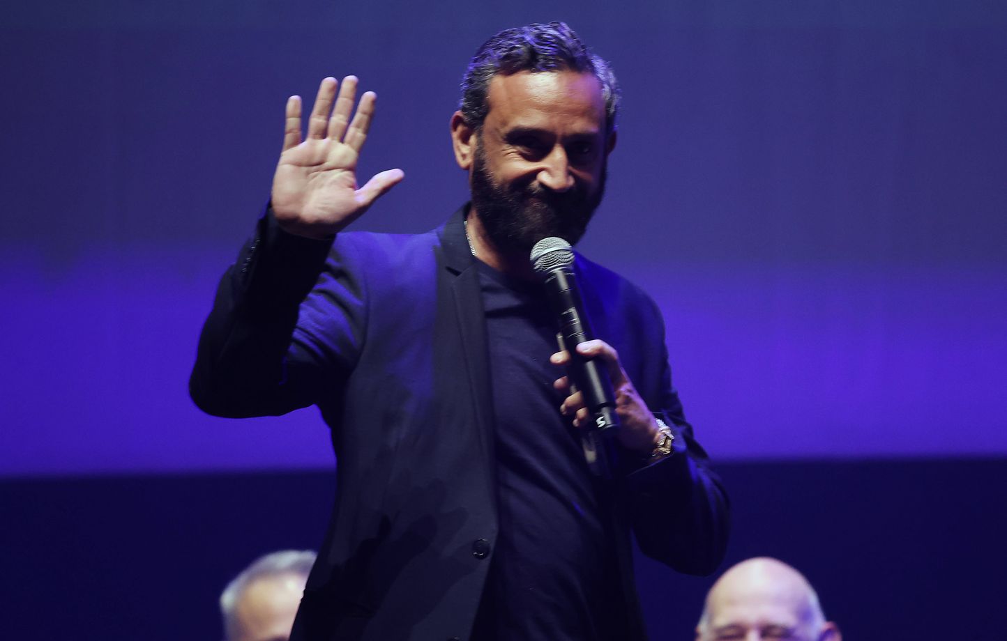 Cyril Hanouna va racheter H2O,  la société de production qu'il a fondée et qu'il dirige.