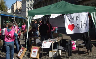 Les conseillers d'orientation ont alerté les passants samedi en centre-ville.